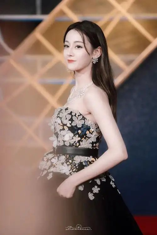 迪丽热巴有哪些让人感觉惊艳不已的红毯造型