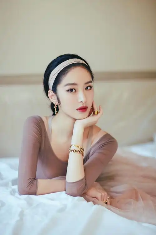 图直出都是大美女7815#杨采钰油画感大头照##杨采钰怼脸图没输过