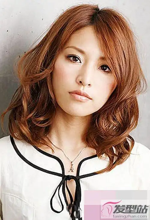 适合胖脸mm发型大放送,微卷时尚更瘦脸,胖脸女生适合的发型图(2)_胖脸