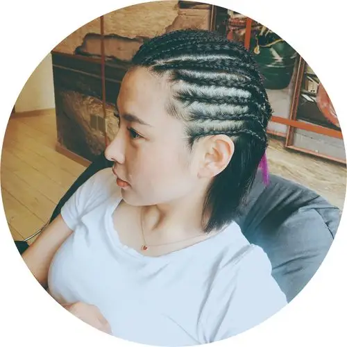 适合女生的短发脏辫,半头脏辫_发型