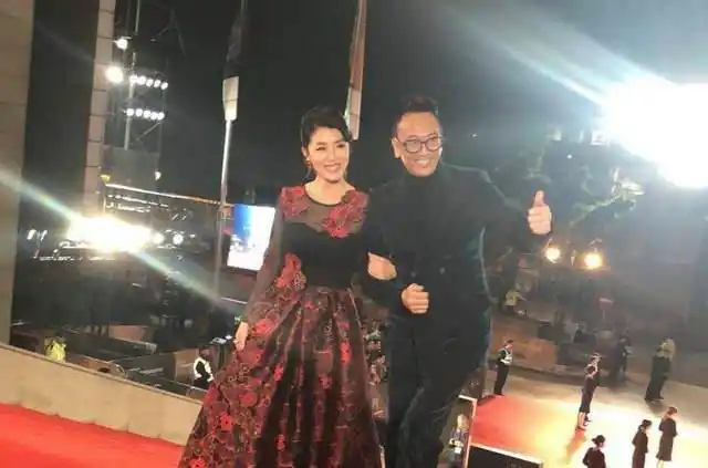 tvb演艺学院校长郑丹瑞不阻女儿跳钢管舞:扯开衣服时有吓一跳