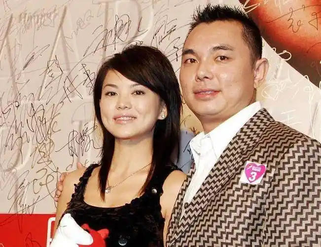 原创把丧夫丧子的婆婆当亲娘现实中的秦海璐比小敏家更有情有义