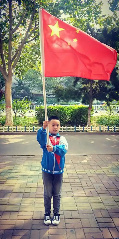 二年级三班"向着国旗敬礼"主题活动剪影