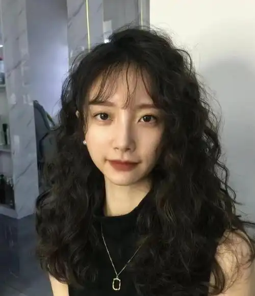 岁女人烫头发:记住"三烫三不烫",显年轻气质,头发蓬松洋气|烫发|发型