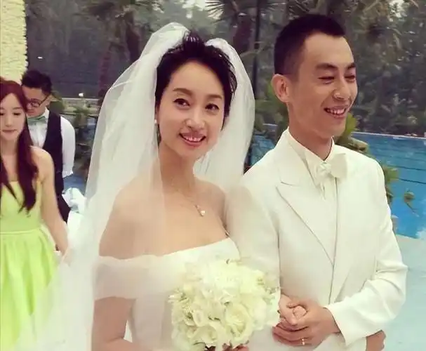 朱亚文:曾是刘亦菲同班同学,因闯关东走红,与老婆因戏生情