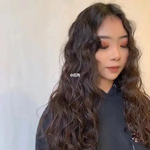 适合冬季的发型 泡面卷