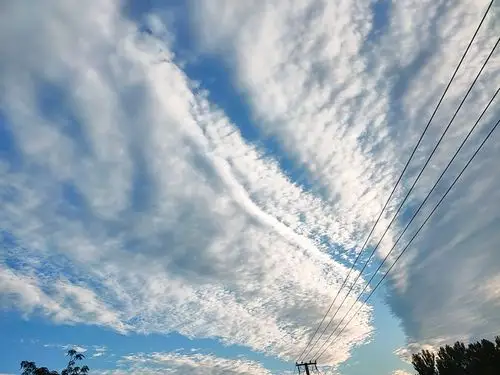 今天早上云很美