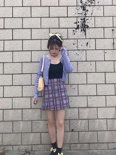 身高不足155的小个子女生,初秋多穿这三款"下装",显高更时髦