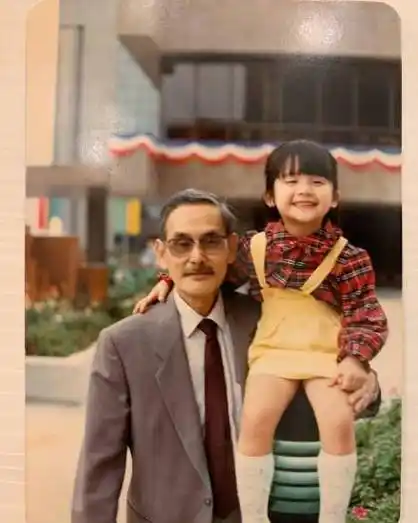 唐嫣晒女儿背影,罗晋回应最走心_照片_小时候_视频