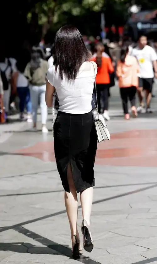 名不虚传的背影杀果然腿长的妹子怎么看都漂亮