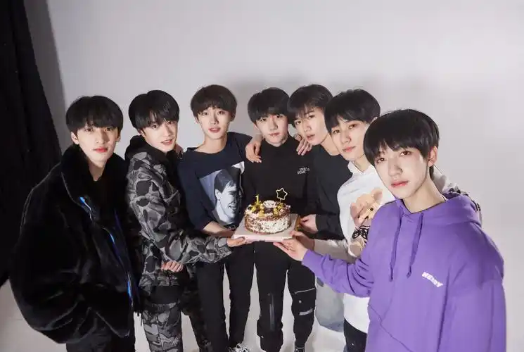 今年丁程鑫与马嘉祺2位时代少年团成员都比较特殊,因为他们一边工作