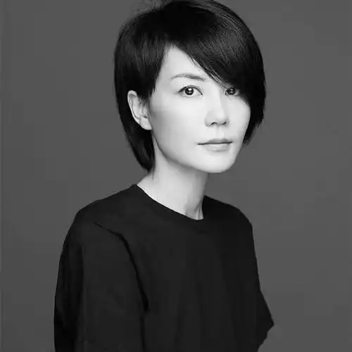 王菲30年前就这么美19岁出道时照片现在依然很有影响力