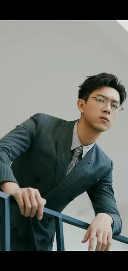 李现#今日份戴眼镜的现哥#现男友