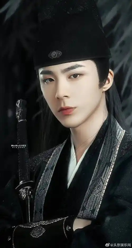 刘宇宁一念关山红衣饭拍