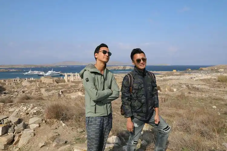 帅穿荧幕了!谢霆锋吴彦祖两男神再度同框做葡萄酒