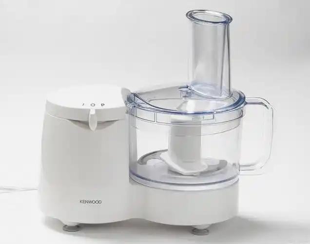 家用搅拌机是一种方便实用的厨房电器,它能够轻松地完成各种食材的