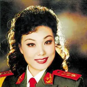 黄华丽,总政歌剧团优秀青年女高音歌唱家.