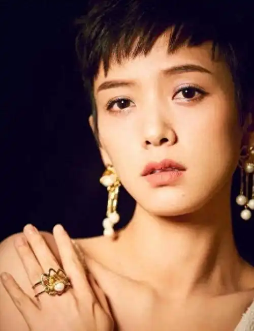 明明貌美如花,奈何有个糙汉名,这5位被名字拖累的女星太可惜