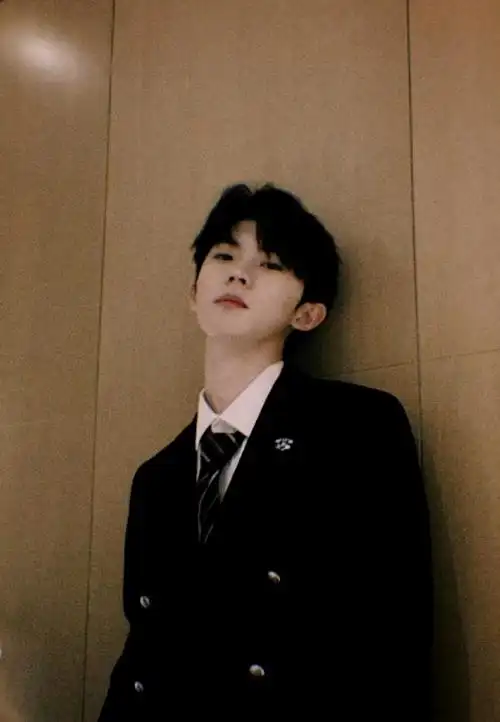 马嘉祺西装制服