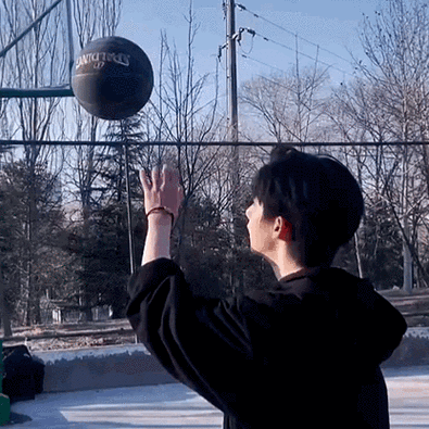 贺峻霖打篮球好帅