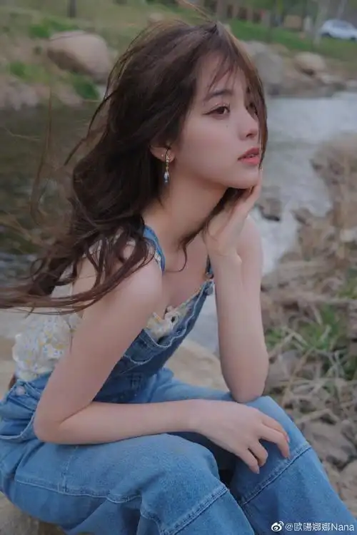 欧阳娜娜小碎花吊带