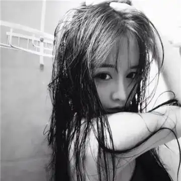 冷酷的女生黑白微信头像2019伤感生活有点丧尤其是夜晚