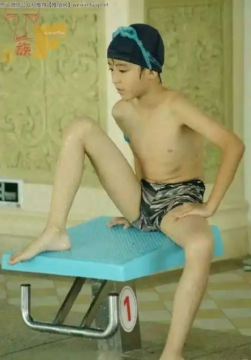 王俊凯洗澡被看光光!这样真的好吗 嗯 还不错哦