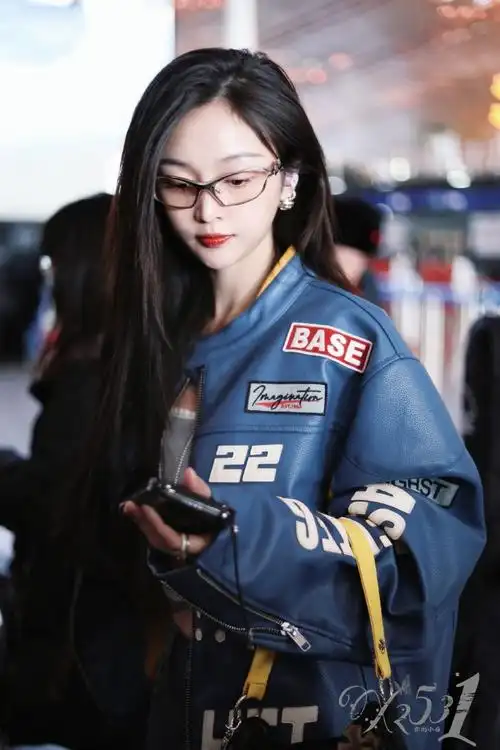 吴宣仪超话#吴宣仪2024演唱会生日场#这一声老公我先叫为敬@吴宣仪