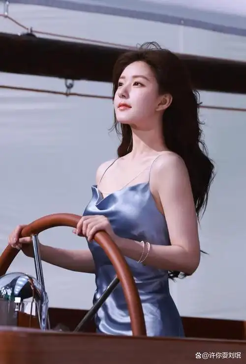 赵露思2024年苏菲广告宣传片:绝美造型引领新风尚