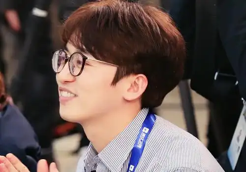 奔跑吧导演姚译添生日成员动态出奇的一致越来越有默契