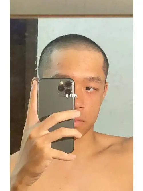 人生第一次剪寸头的样子