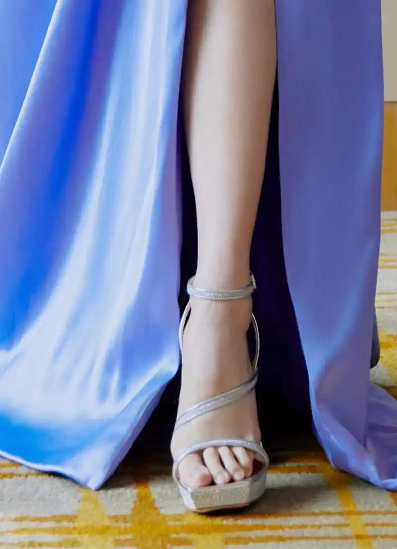 周冬雨  美腿玉足合集[大哈]