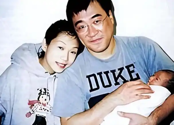 离婚20年后,再看林忆莲,李宗盛的各自境遇,俩人差距一目了然