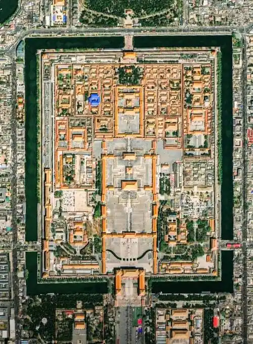 (故宫卫星图,图片源自@esri)北京城平民,富室,权贵,皇帝,芸芸众生的