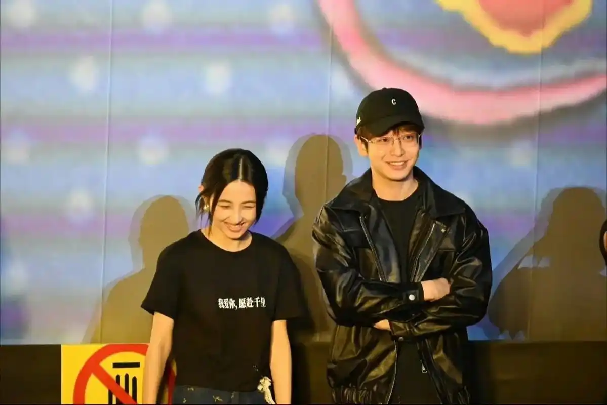 哥哥来妹妹路演现场了