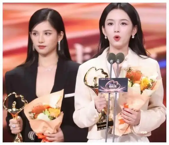 微博之夜:高叶气质惊艳,以含蓄之美超越群芳|红毯|金晨|杨紫|刘诗诗