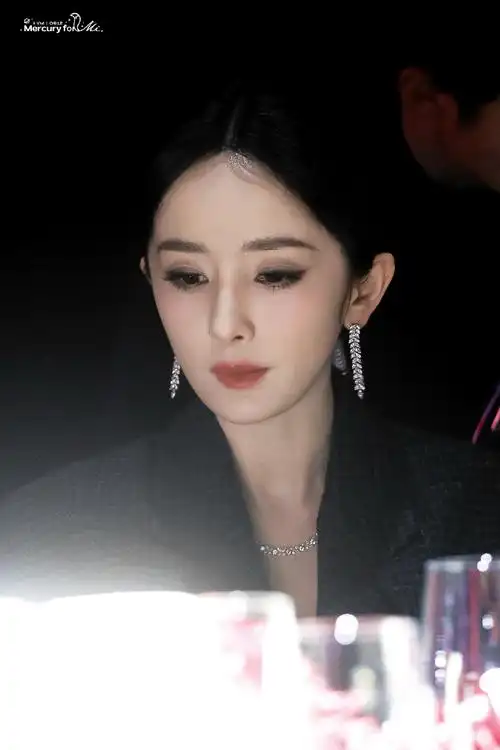 杨幂##w年度盛典红毯##杨幂泼墨妆##杨幂西装杀伤力