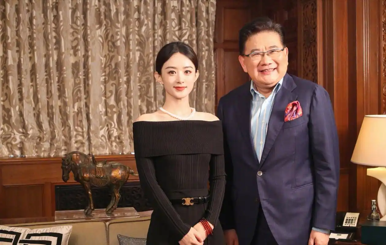 我和ai有话说# 赵丽颖做客曹可凡的访谈《可凡倾听》 好有气质好优雅