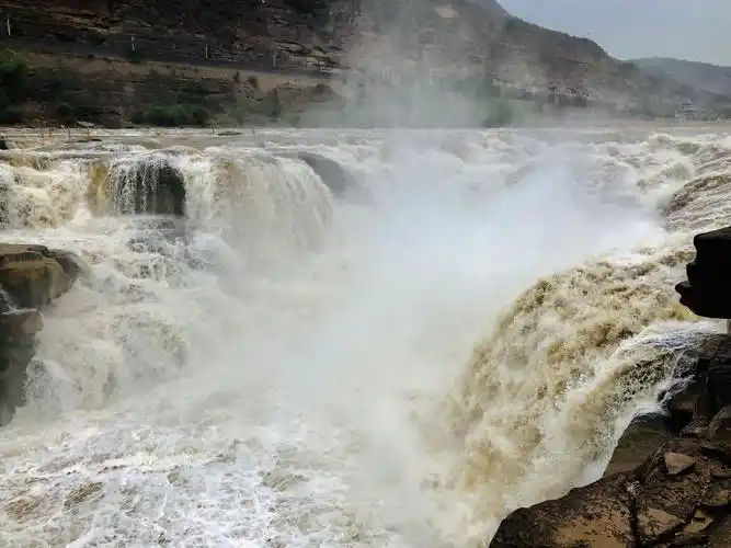 大气磅礴,气吞山河,每一秒钟浪花的姿态各不相同.