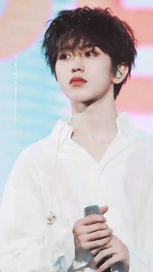 蔡徐坤哭的太让人心疼了