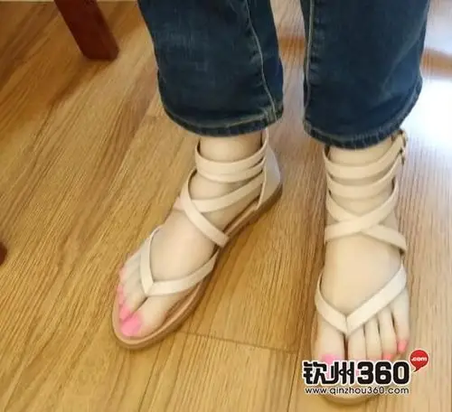 42码大脚女人的悲哀,鞋子买男款,相亲还要被嫌弃.