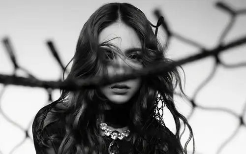 昆凌暗黑系魅惑高清桌面壁纸