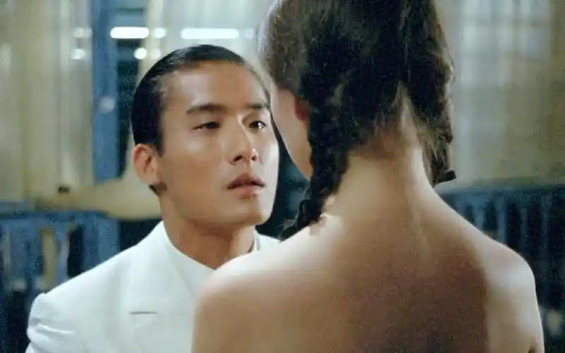 比汤唯的那部电影尺度还大,根据女主真实经历改编!经典电影《情人》