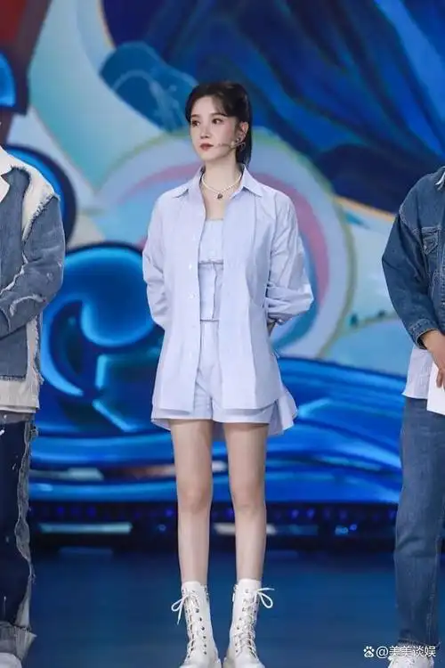"发育过猛"陈小纭:167厘米的黄金腰比例,比女明星更胜一筹