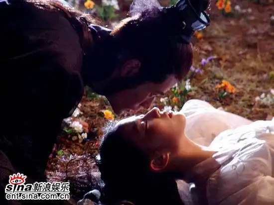 "尹志平"强吻刘亦菲 感觉很美拍得辛苦(附图)