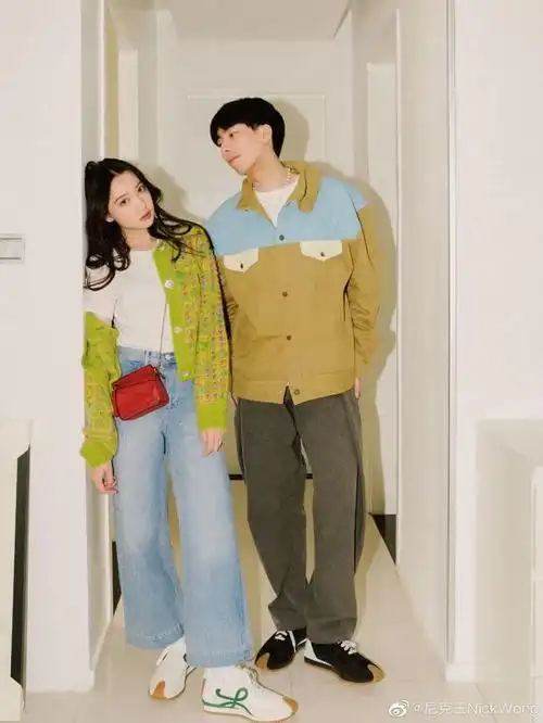 158和182情侣冬天这样穿情侣装太有回头率了