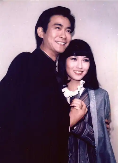 赵雅芝和郑少秋年轻时拍的烽火飞花一对俏佳人的故事