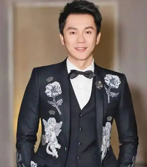 曝52岁闫妮和小7岁李晨姐弟恋?双方均回应!网友:李晨的眼光从未改变