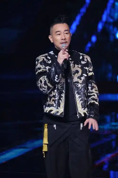 [消息]《中国梦之声•我们的歌》陈小春,gai获"金声拍档" 王源被喊"