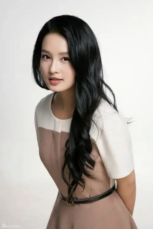 来帮李沁挑选高跟鞋,爱李沁的进来.